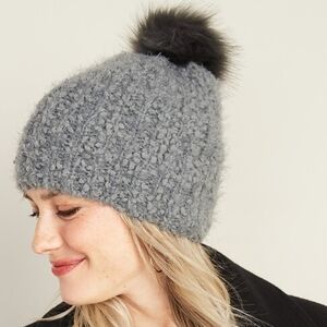 New Old Navy Gray Knit Beanie Hat pom-pom trendy winter cap one size